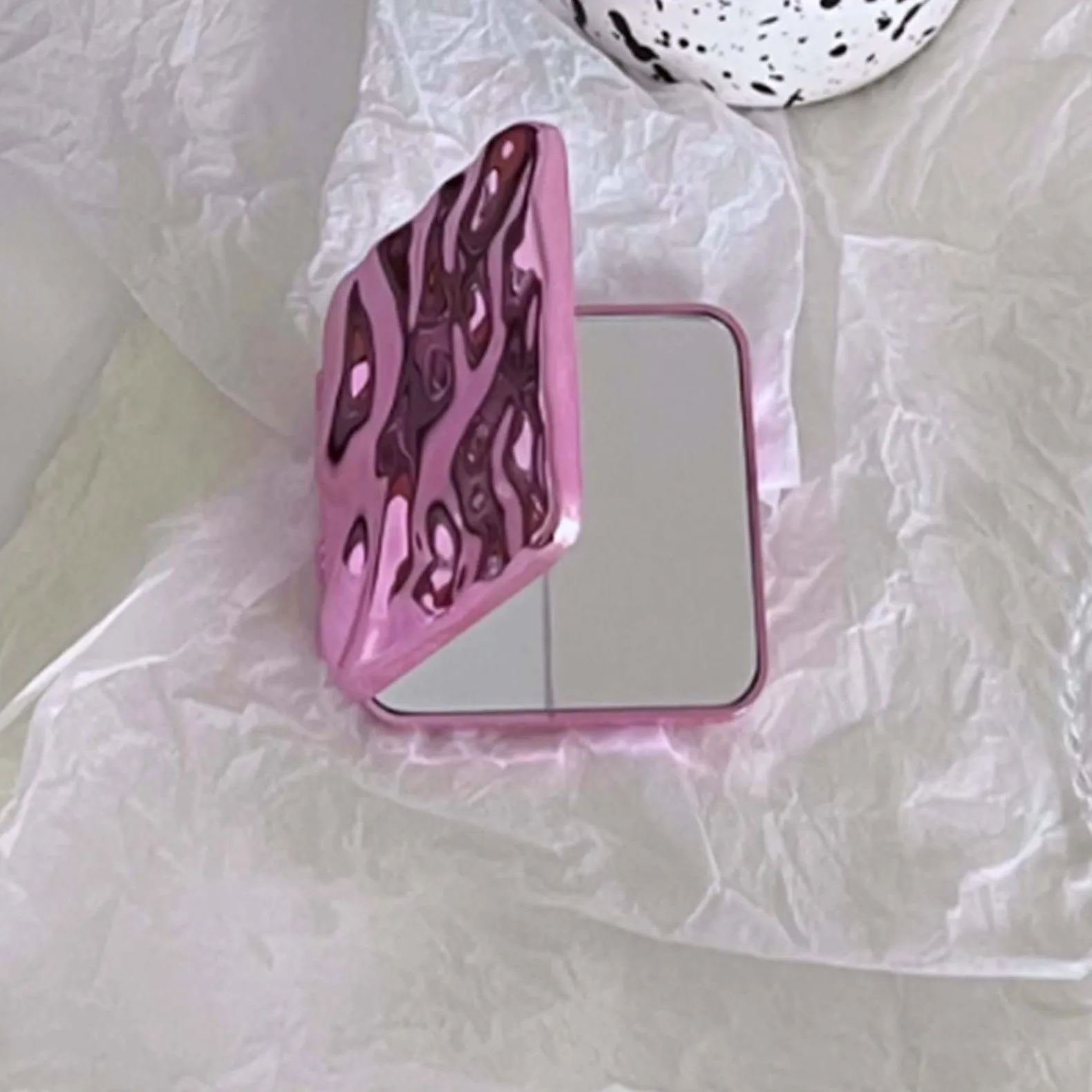 Mirror with Ripple Pattern Compact Foldable Portable Beauty Essential