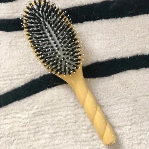 N.03 The Essential Gentle Scalp Care Hair Brush - Saffron Yellow