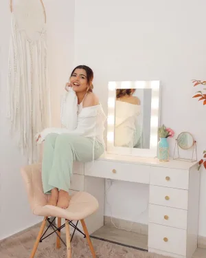 THE MAKEUP MAFIA | MAKEUP VANITY WITH LED LIGHTS