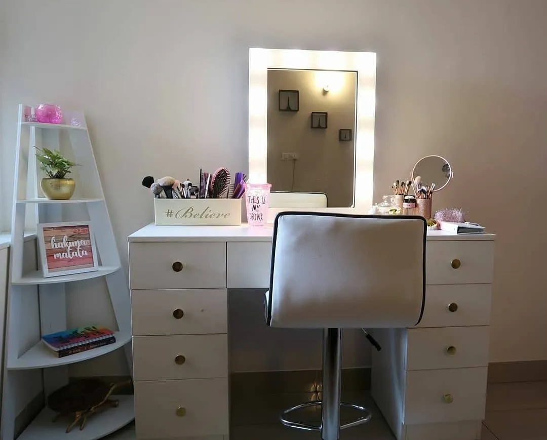 THE MAKEUP MAFIA | MAKEUP VANITY WITH LED LIGHTS