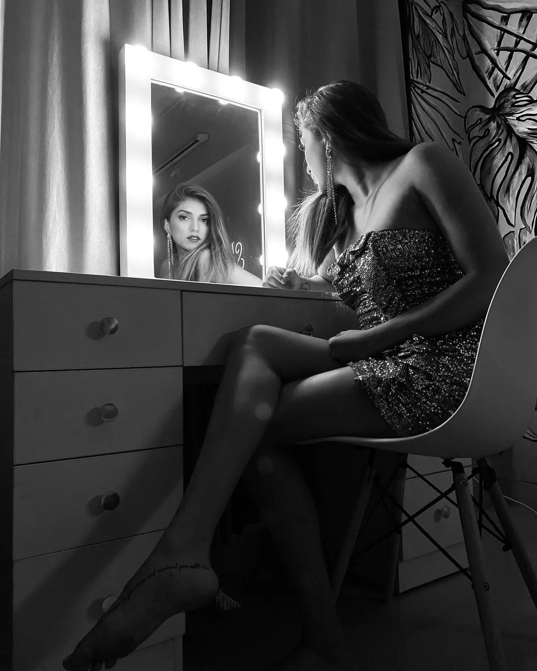 THE MAKEUP MAFIA | MAKEUP VANITY WITH LED LIGHTS