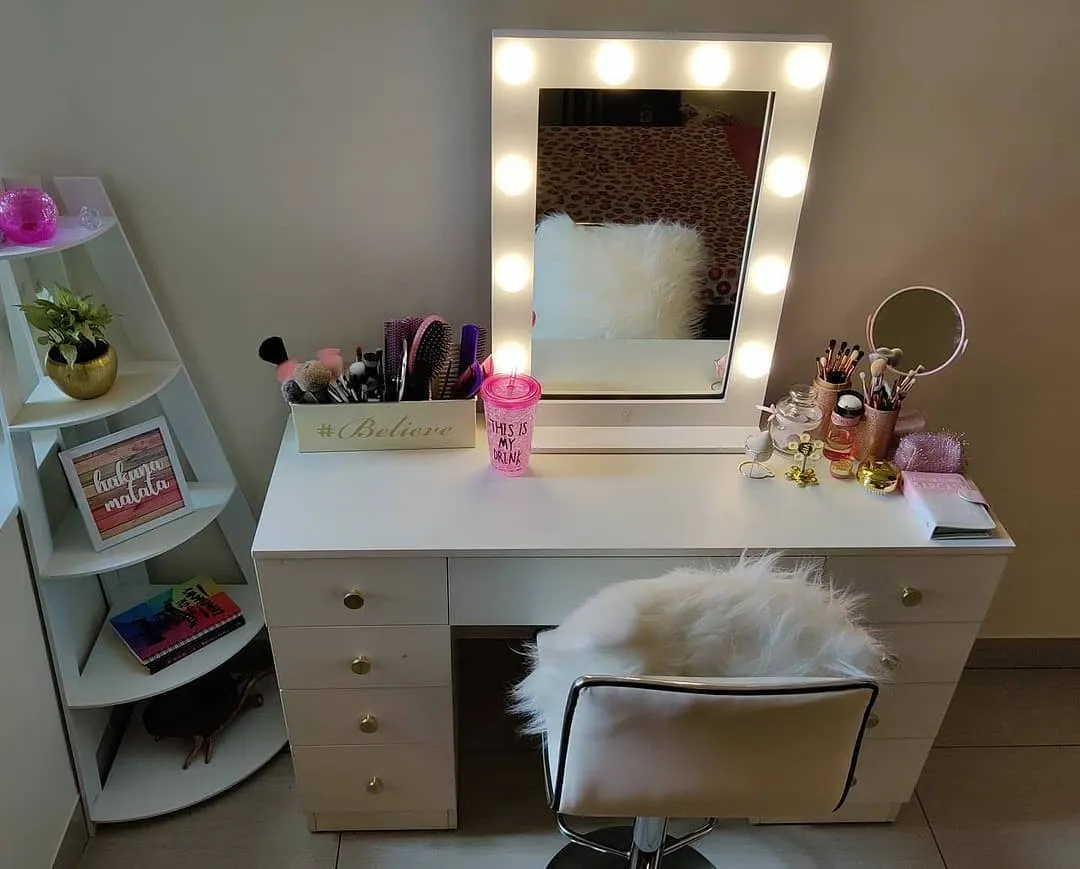 THE MAKEUP MAFIA | MAKEUP VANITY WITH LED LIGHTS
